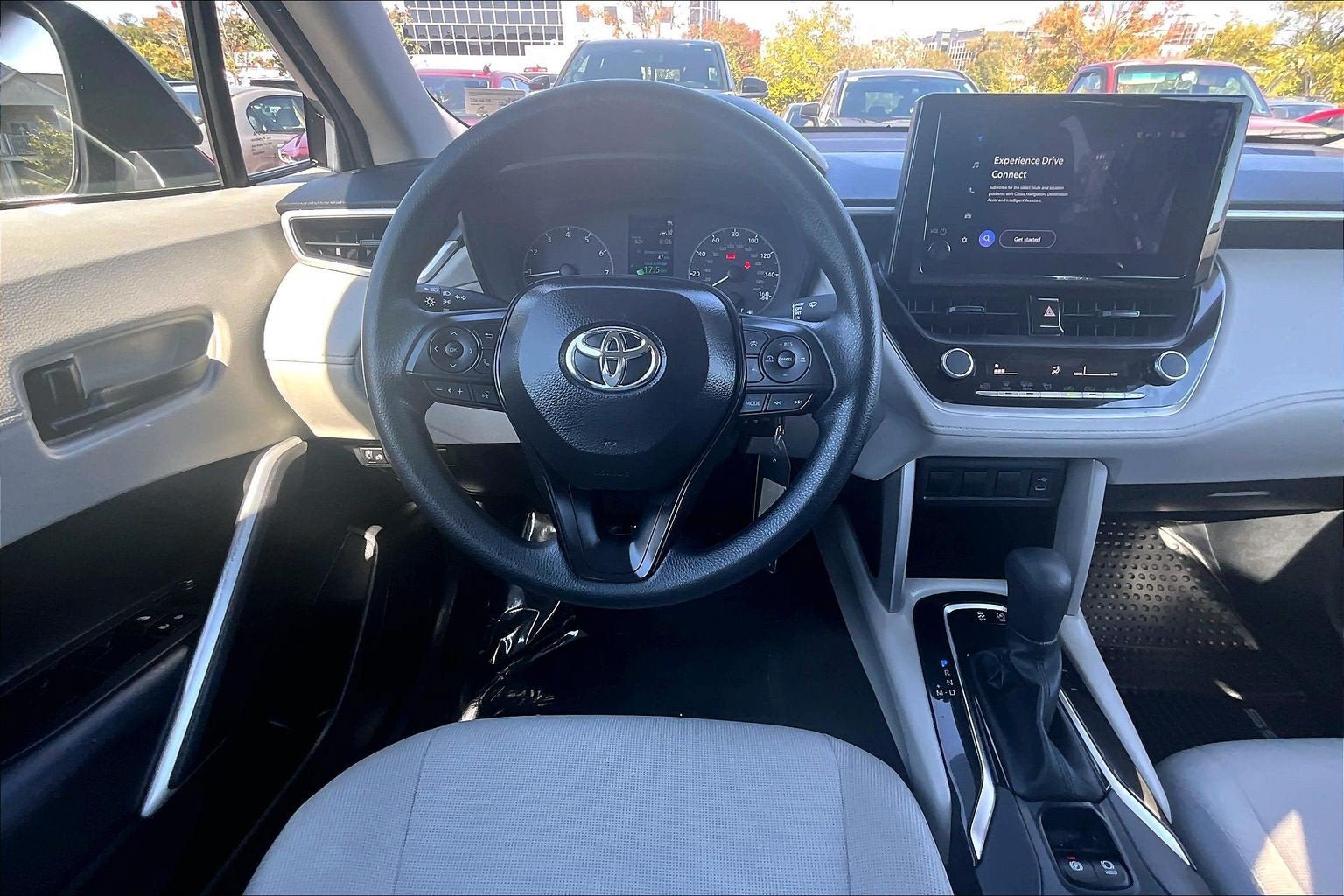 Used 2025 Toyota Corolla Cross L FWD image 5