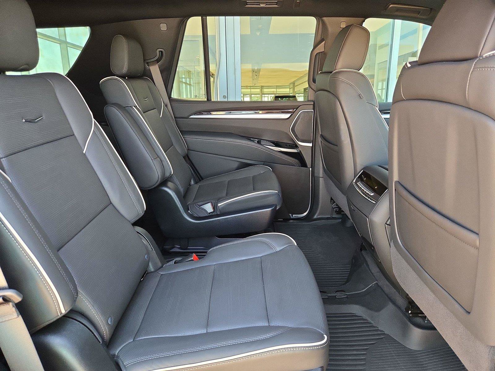 Used 2026 Cadillac Escalade Luxury w/ LPO, Floor Liner Package RWD image 29