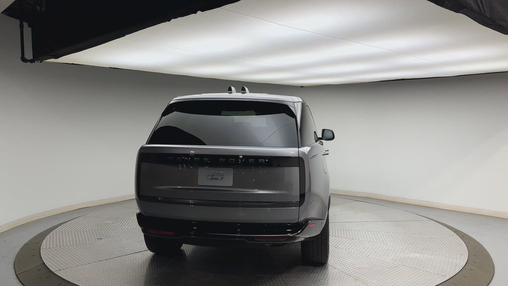 Used 2025 Land Rover Range Rover SE image 3
