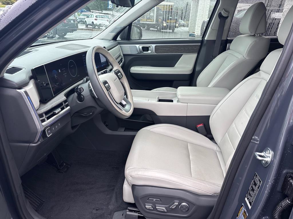 Used 2025 Hyundai Santa Fe Calligraphy AWD/4WD image 9