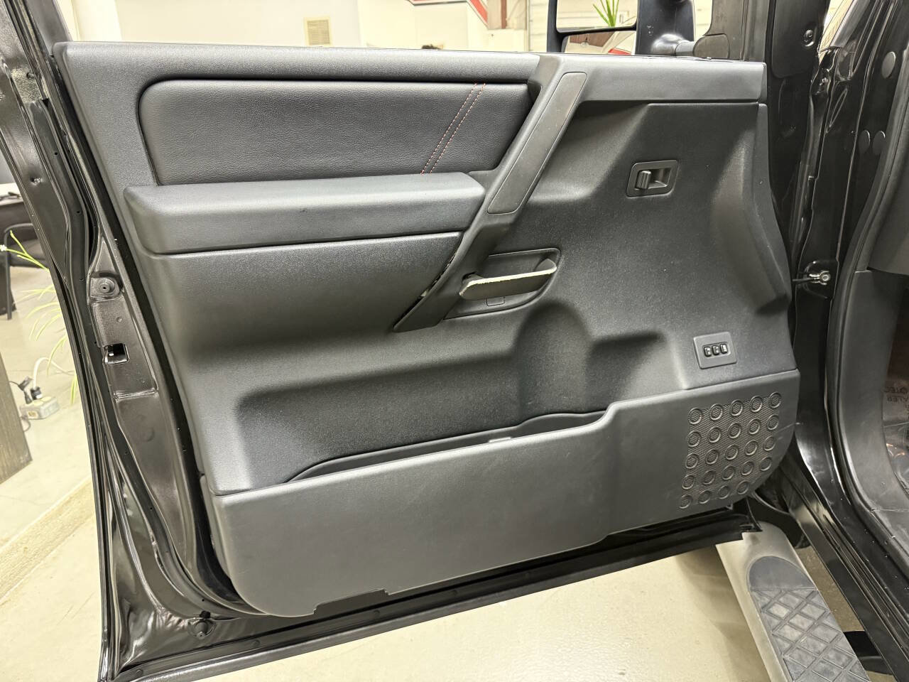 Used 2010 Nissan Titan PRO-4X w/ Pro-4x Leather Pkg AWD/4WD image 10