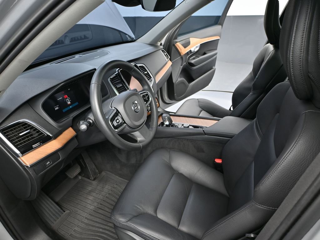 Used 2024 Volvo XC90 B5 Plus image 23