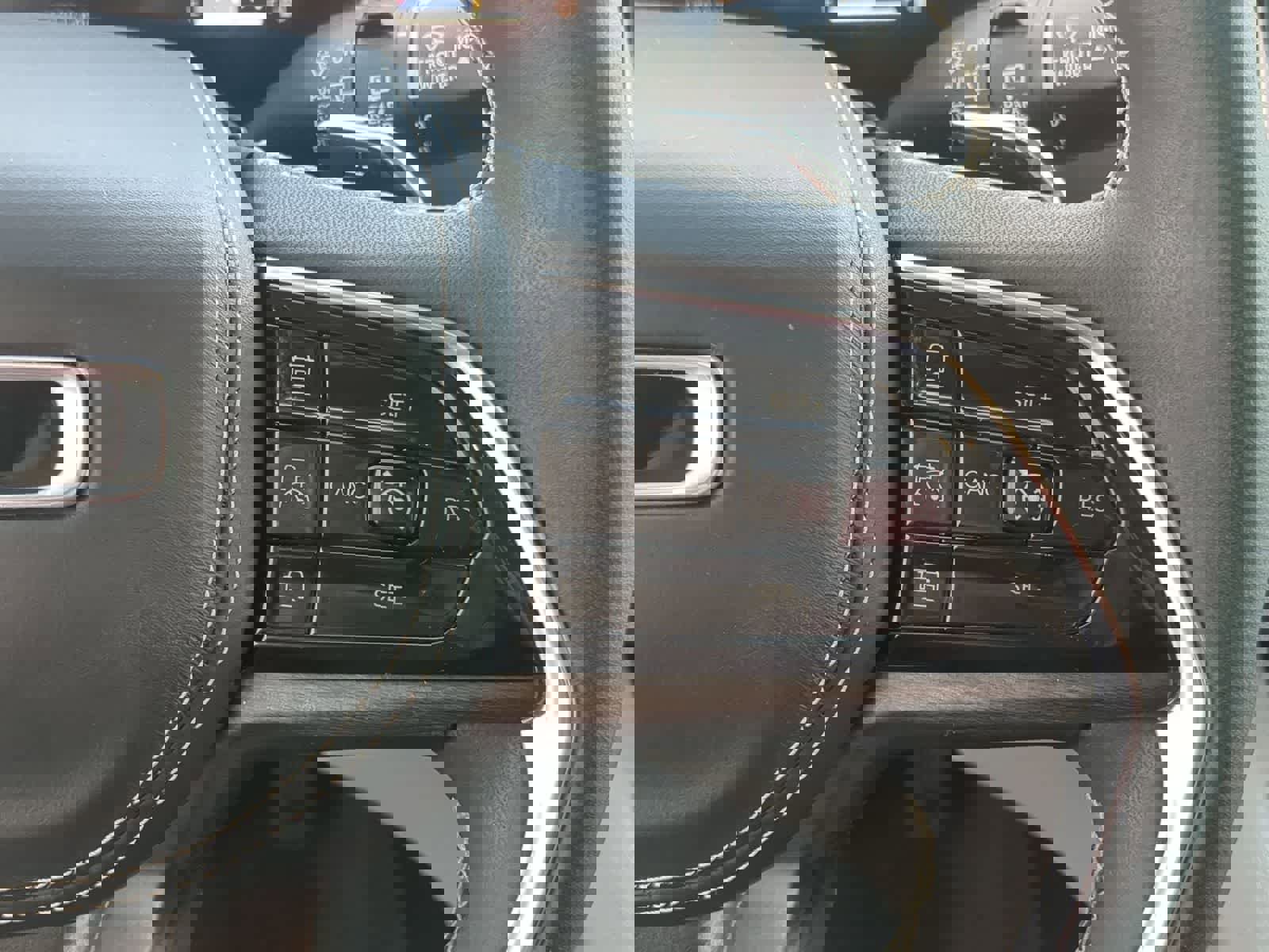 Certified 2023 Jeep Grand Cherokee Overland w/ Luxury Tech Group IV image 24