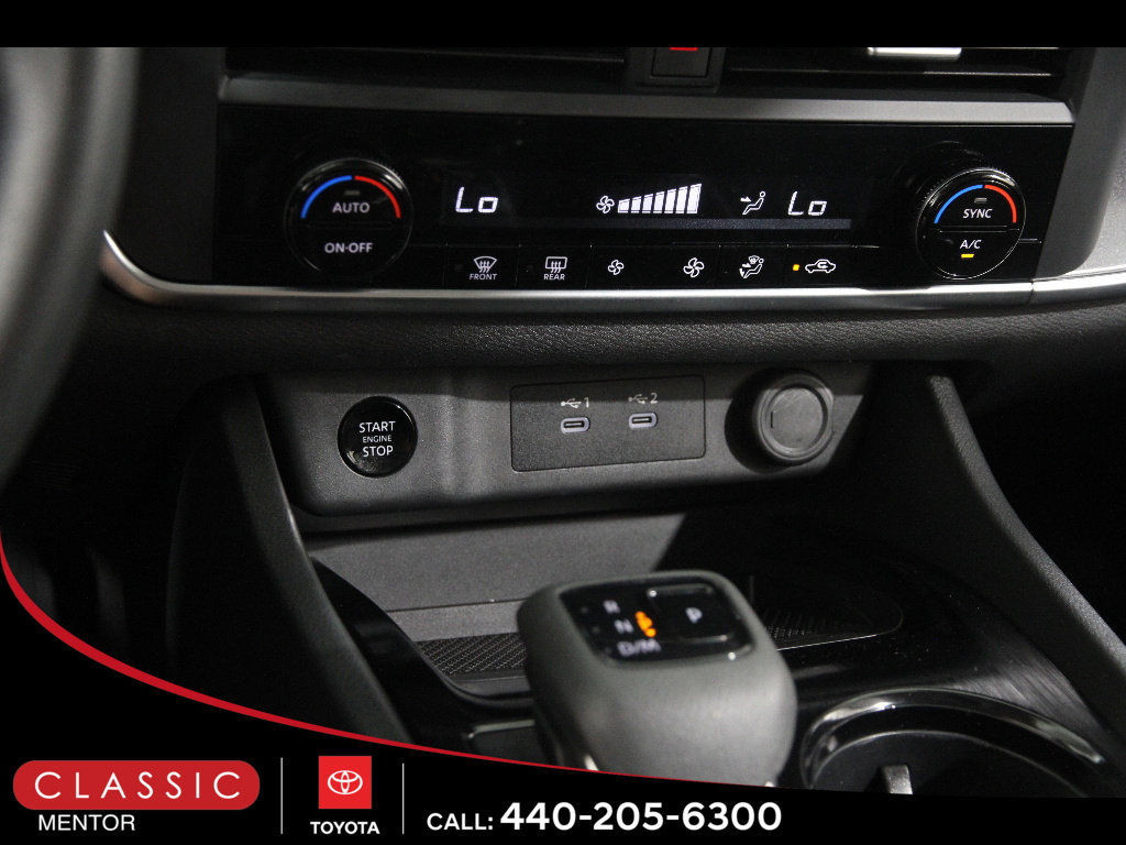Used 2024 Nissan Rogue SV AWD/4WD image 12