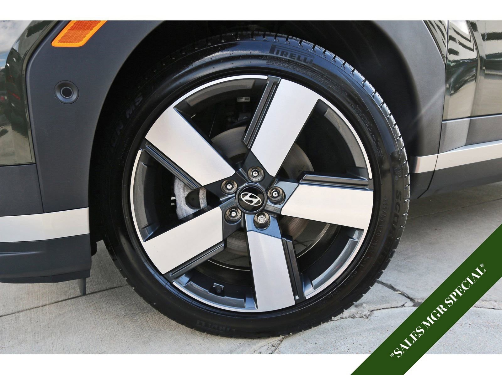 Used 2024 Hyundai Santa Fe Limited image 32