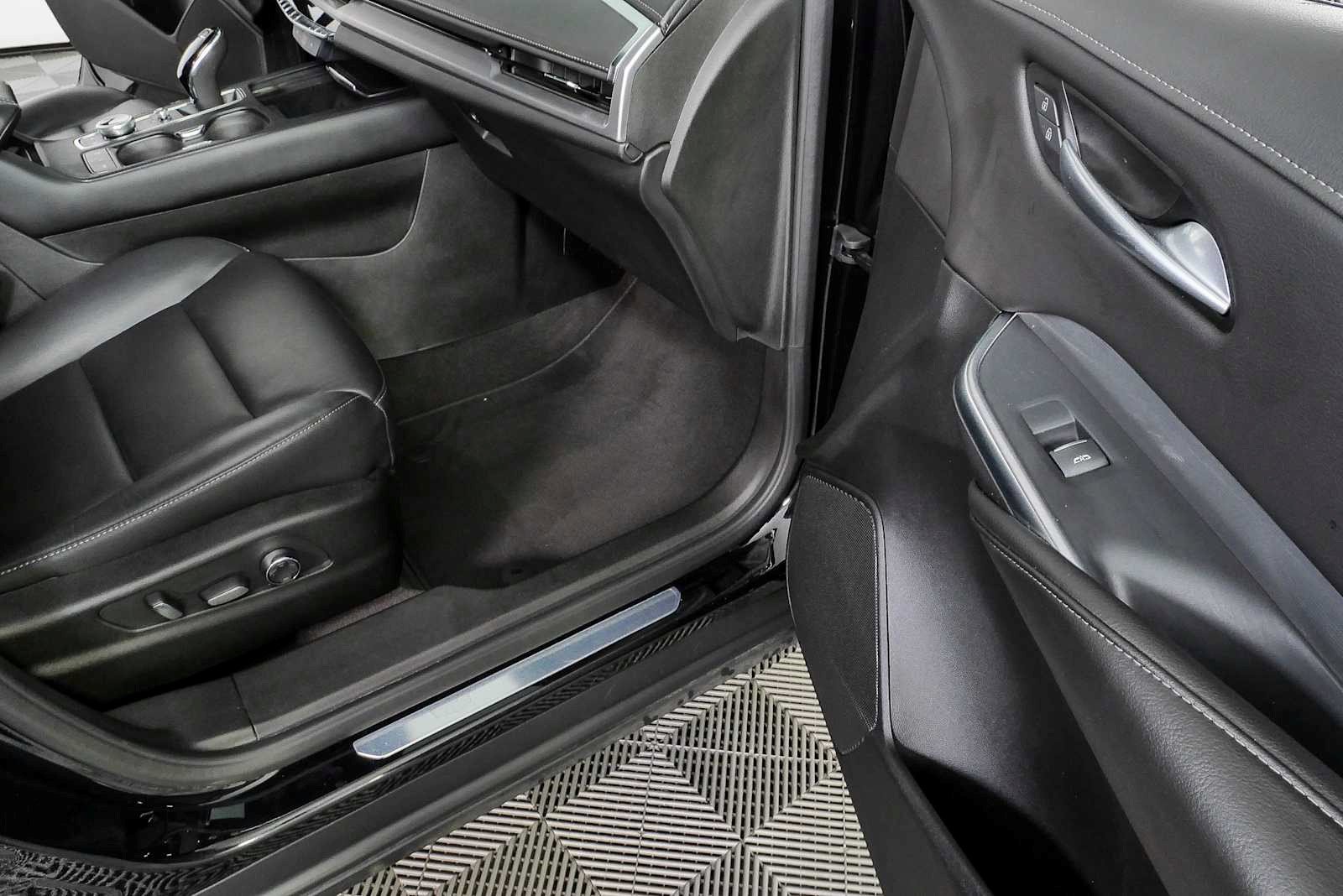 Certified 2025 Cadillac XT4 Premium Luxury FWD image 23
