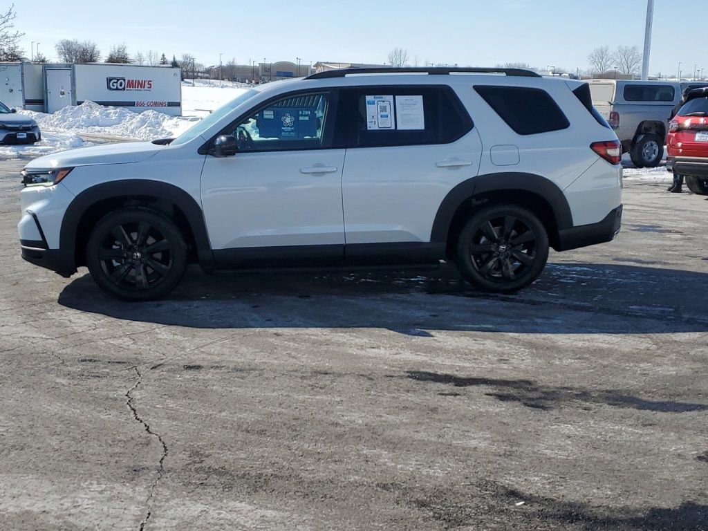 Used 2025 Honda Pilot Black Edition image 4