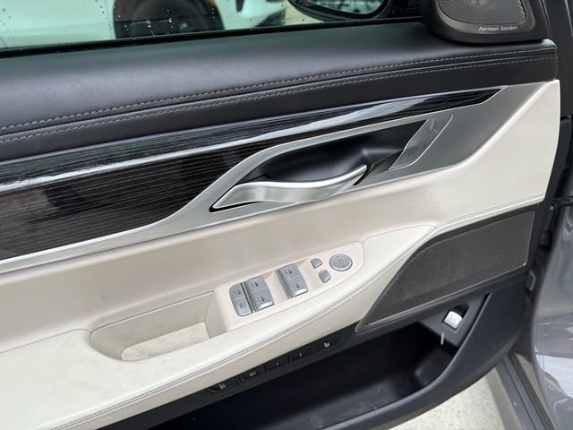 Used 2020 BMW 750i xDrive w/ Executive Package AWD/4WD image 17
