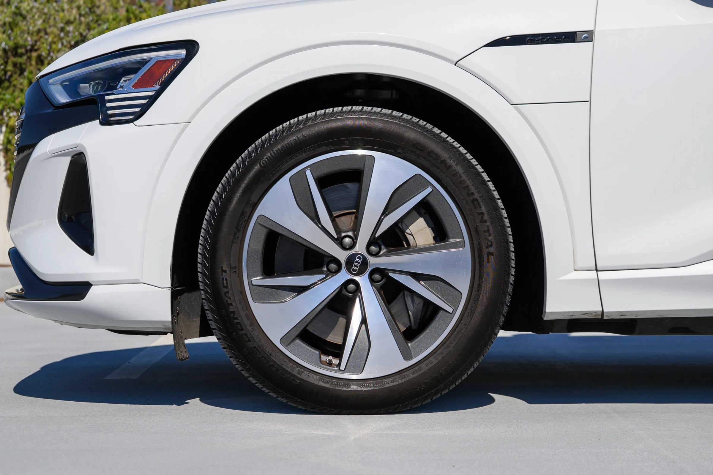 Used 2024 Audi Q8 e-tron Premium AWD/4WD image 3