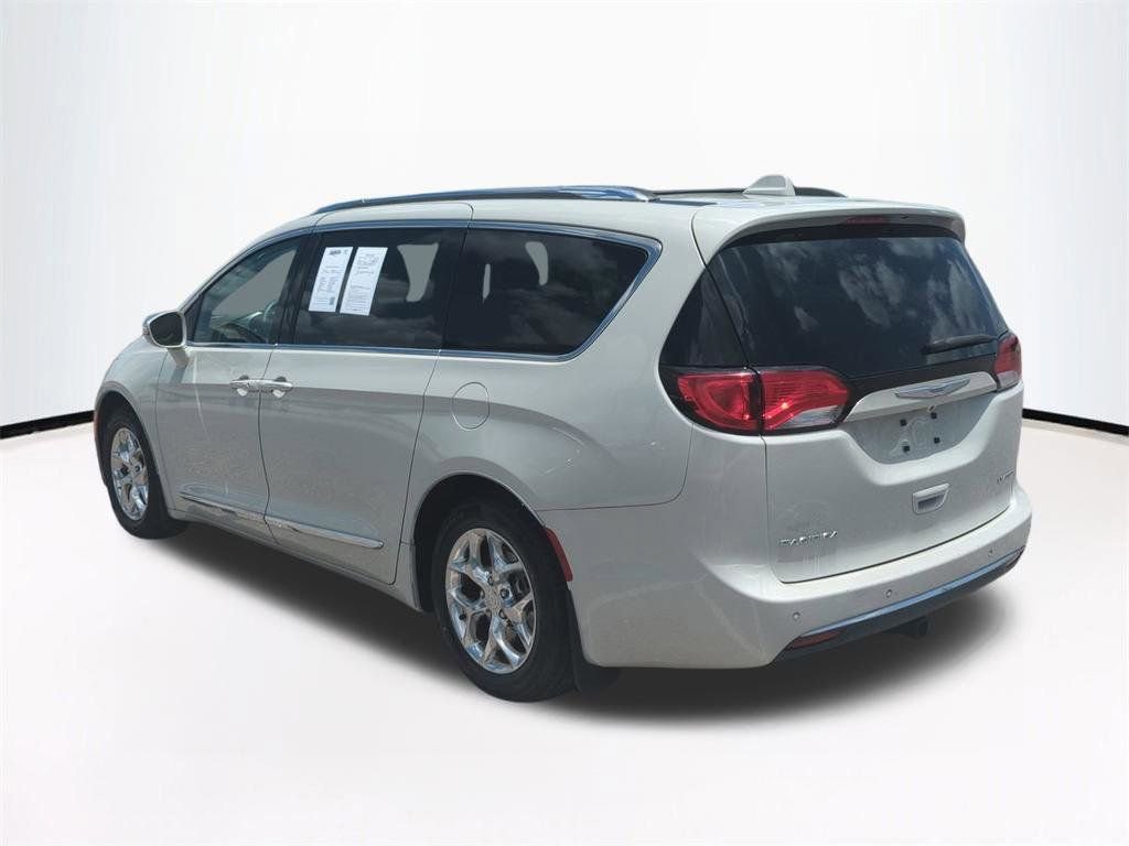 Used 2017 Chrysler Pacifica Limited FWD image 7