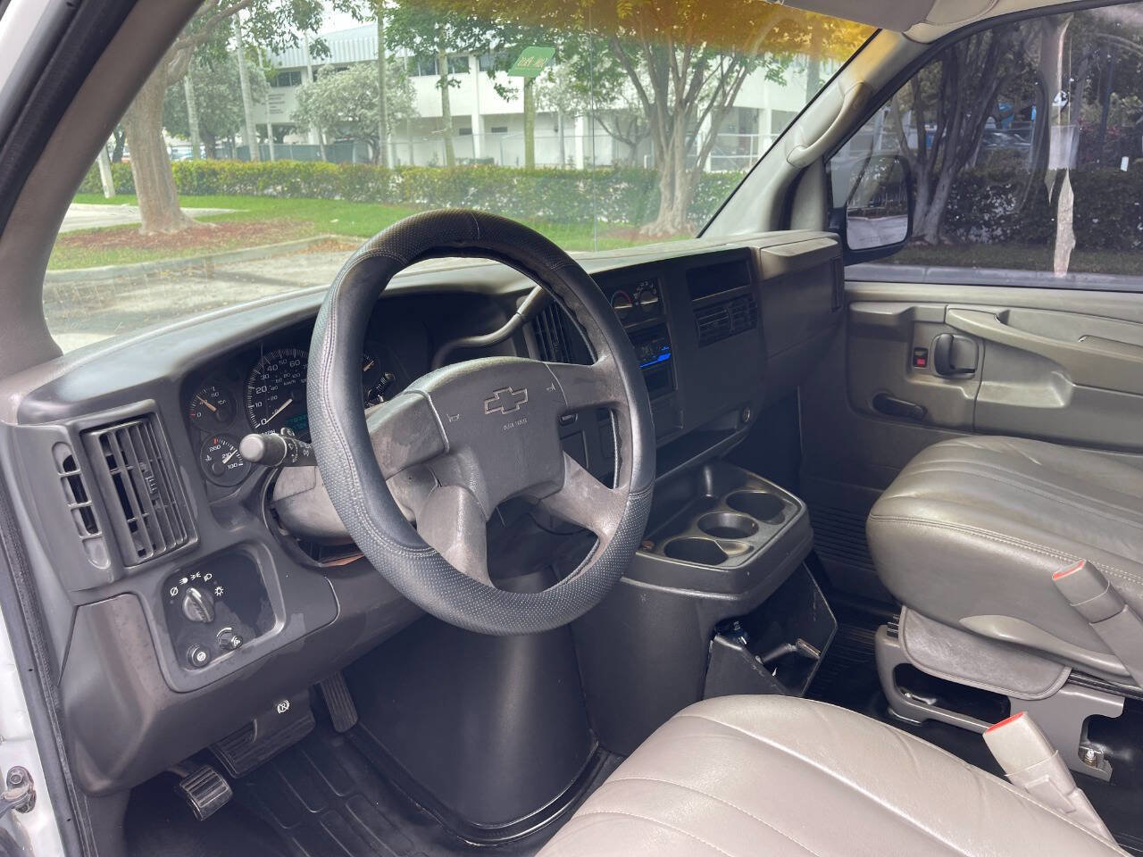 Used 2004 Chevrolet Express 1500 RWD image 20