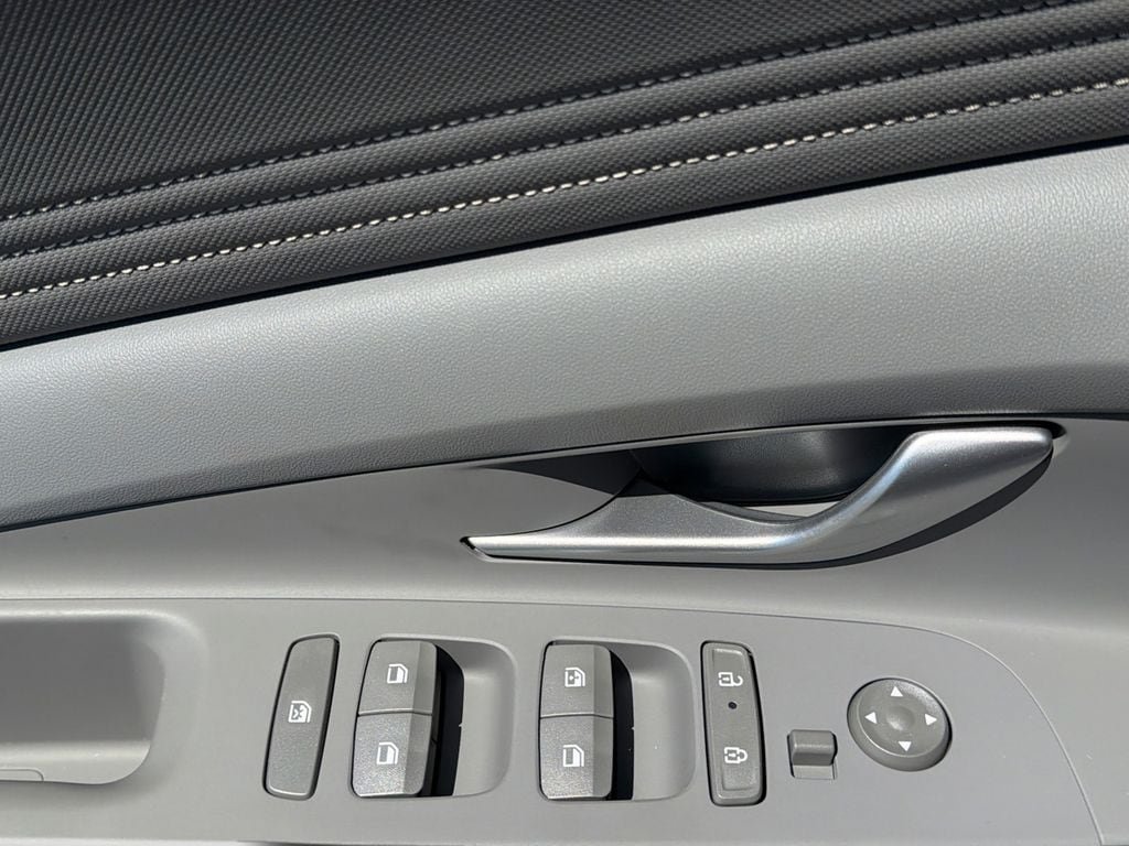 Certified 2025 Hyundai Elantra Sport FWD image 17
