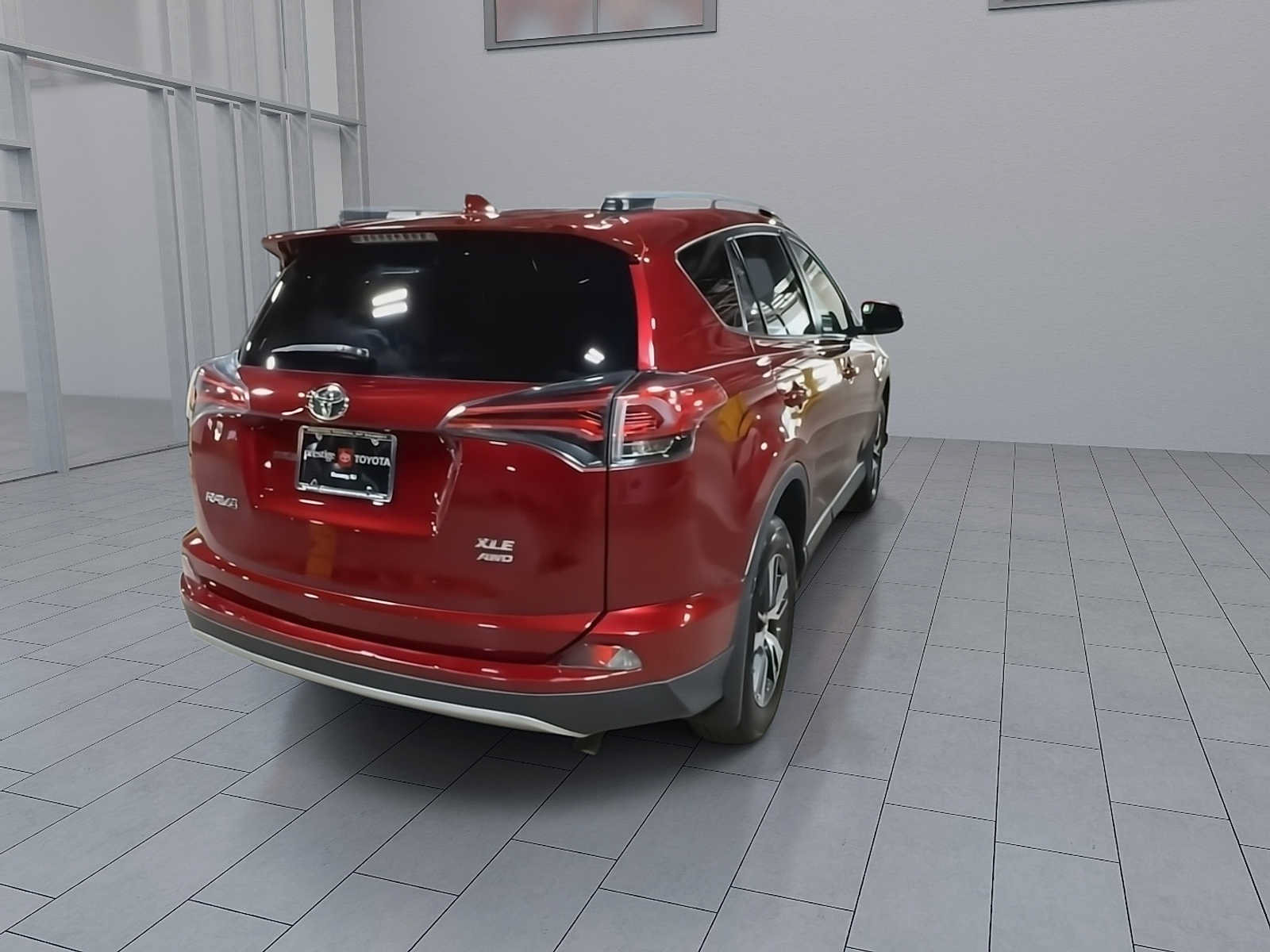 Used 2018 Toyota RAV4 XLE w/ Plus Extra Value Package AWD/4WD image 7