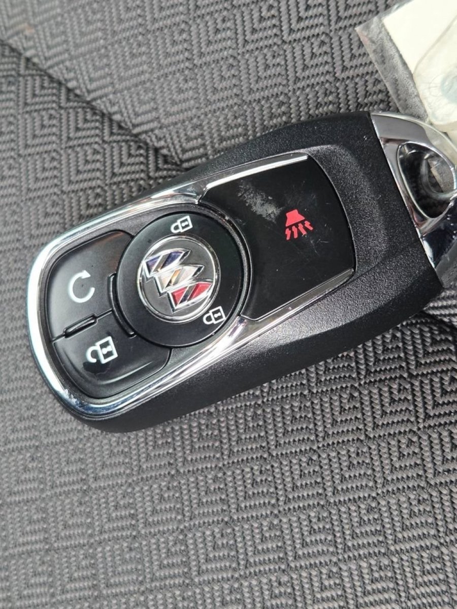 Used 2022 Buick Encore GX Preferred w/ Cold Weather Comfort Package AWD/4WD image 32