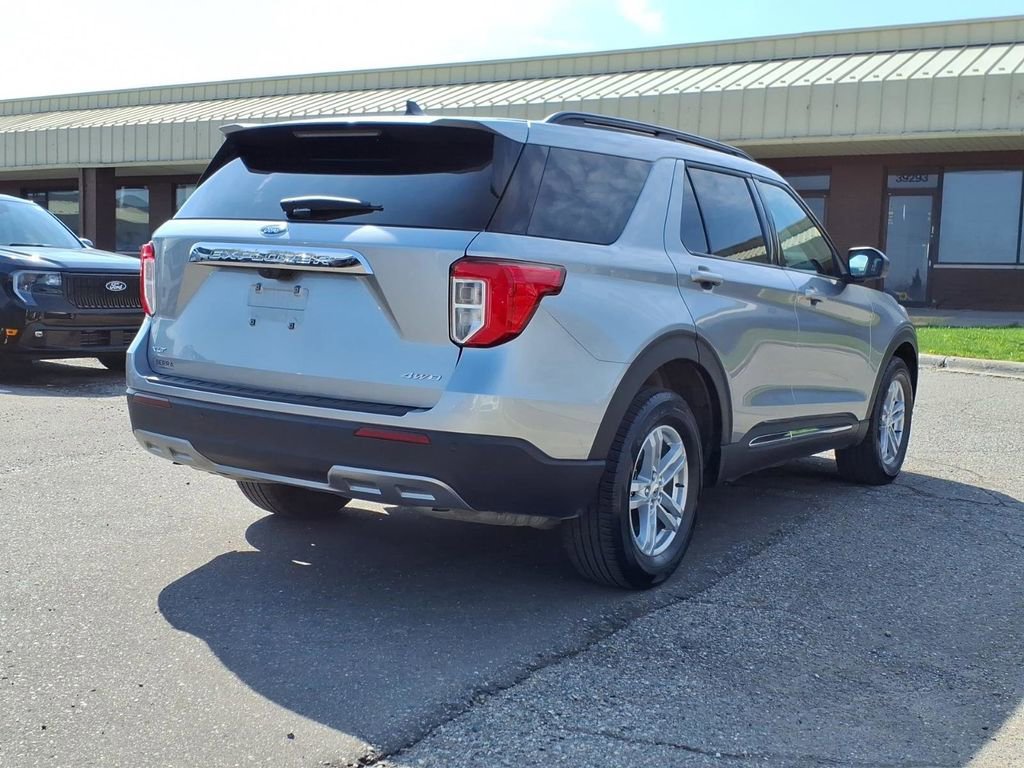 Used 2024 Ford Explorer XLT w/ Equipment Group 202A AWD/4WD image 5