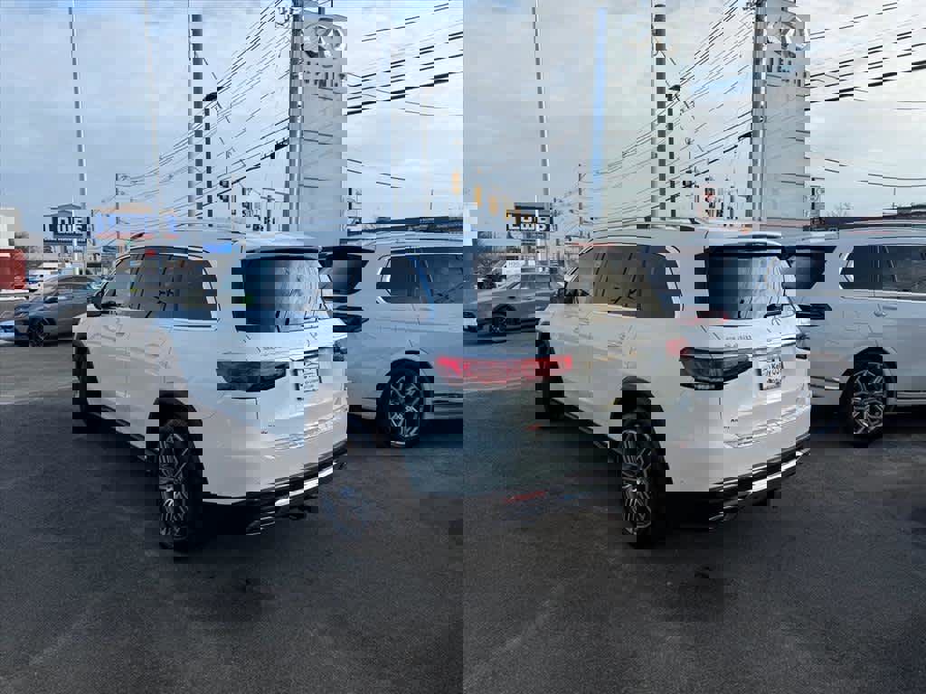 Used 2023 Mercedes-Benz GLS 450 4MATIC image 4