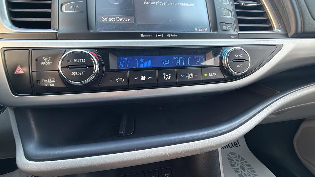 Used 2019 Toyota Highlander XLE image 22