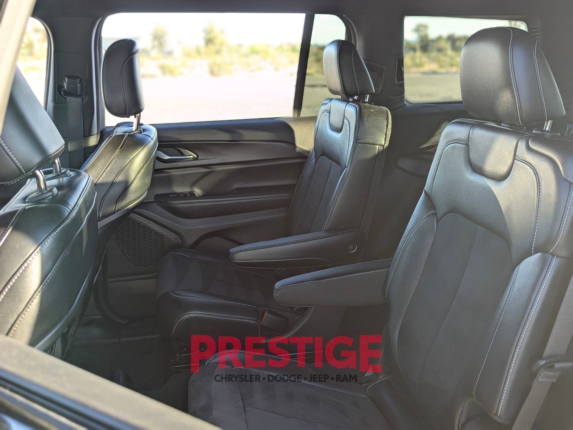 Used 2023 Jeep Grand Cherokee L Laredo image 31