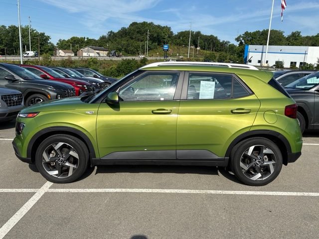 Used 2023 Hyundai Venue SEL FWD image 2