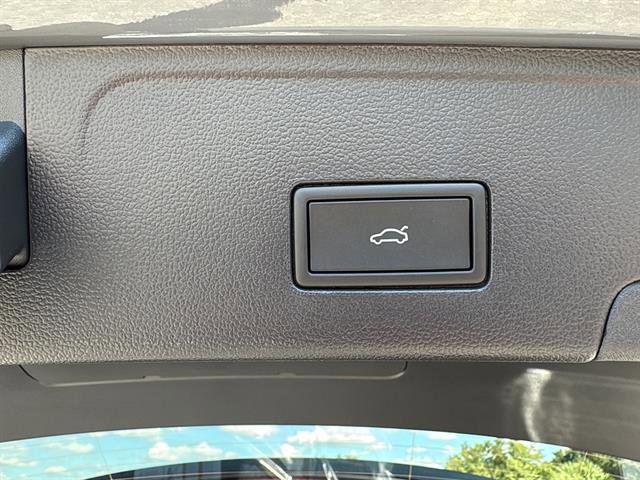 New 2026 Volkswagen Atlas Cross Sport SE image 12