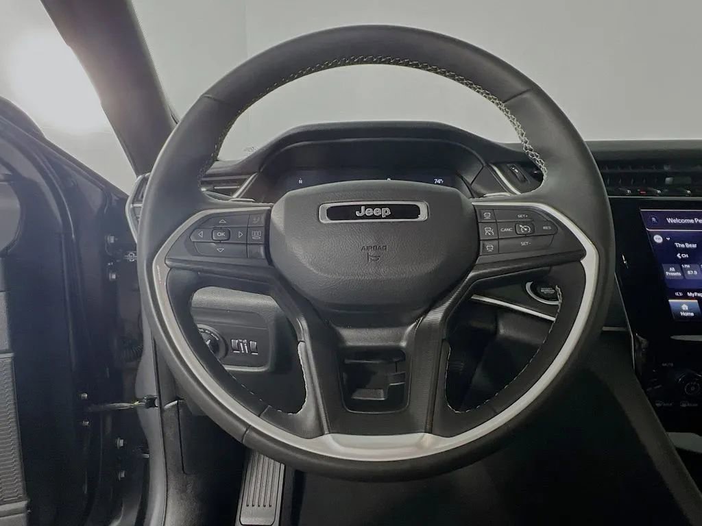 Used 2024 Jeep Grand Cherokee Altitude AWD/4WD image 12
