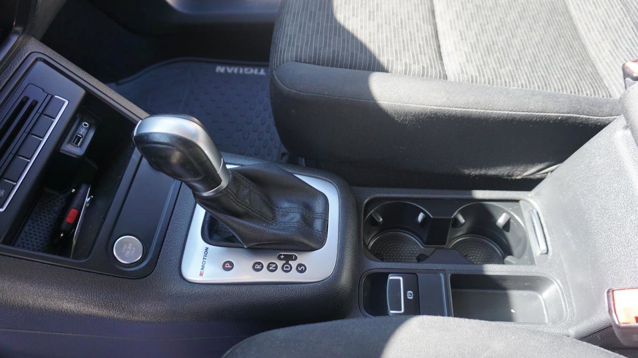 Used 2018 Volkswagen Tiguan Limited w/ Premium Package AWD/4WD image 16