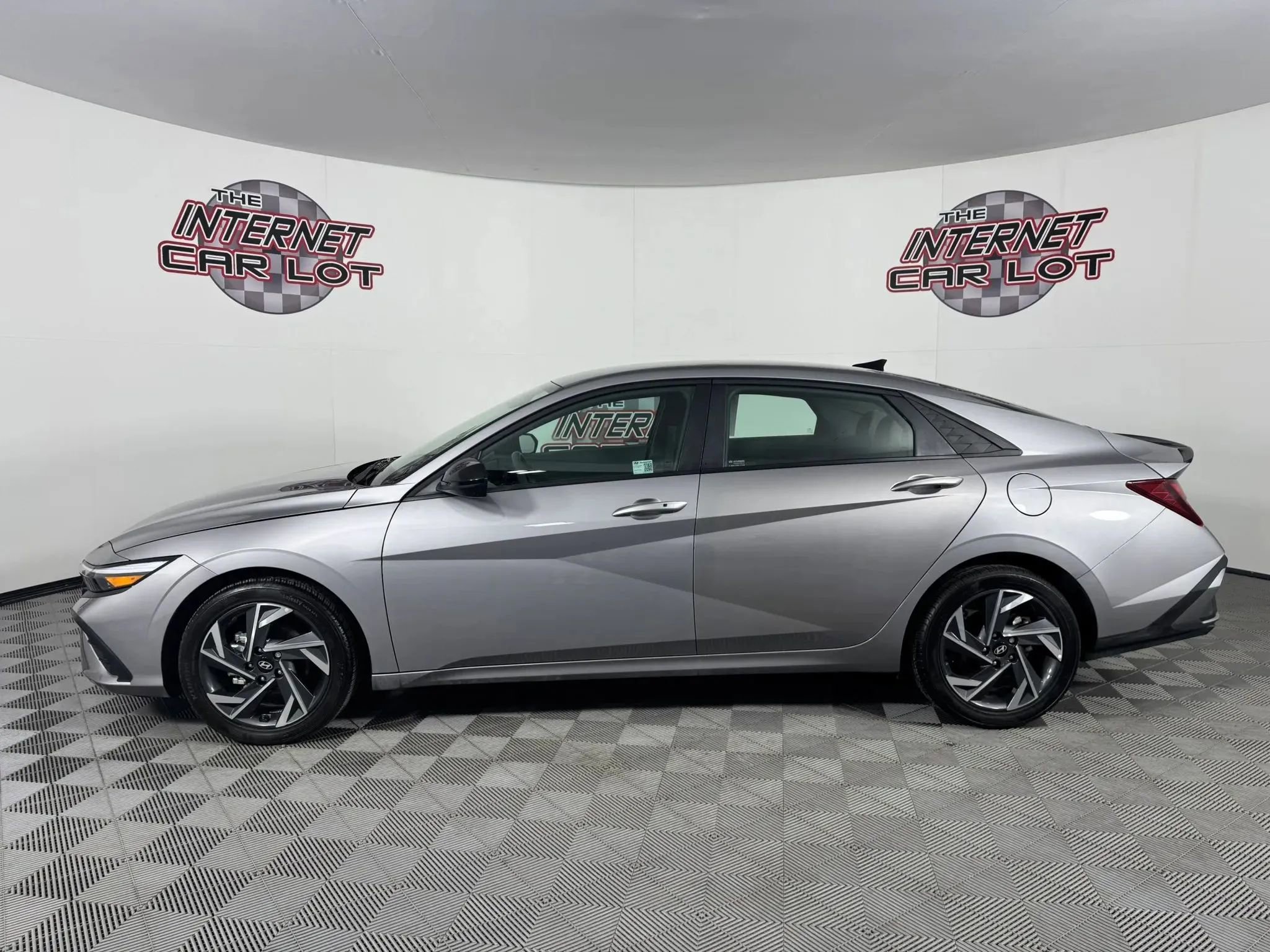 Used 2025 Hyundai Elantra Sport FWD image 4
