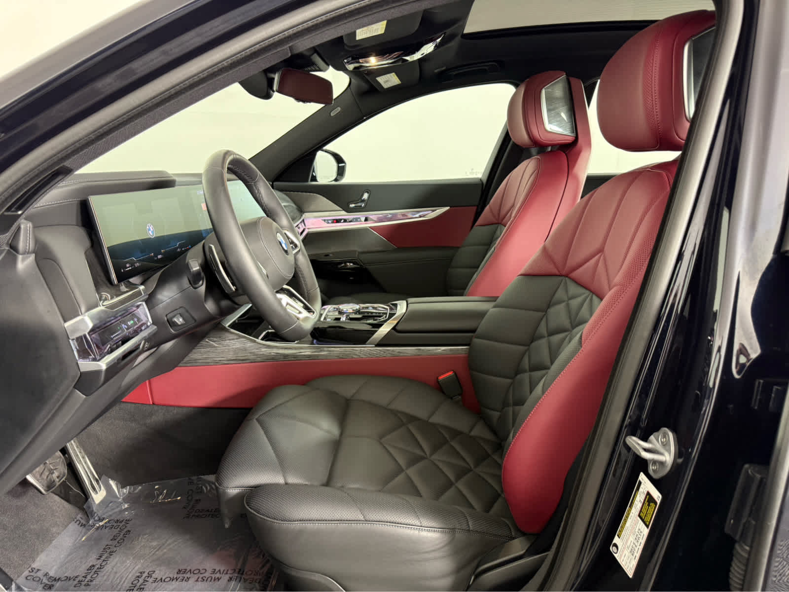 Certified 2025 BMW 740i w/ Premium Package RWD image 9