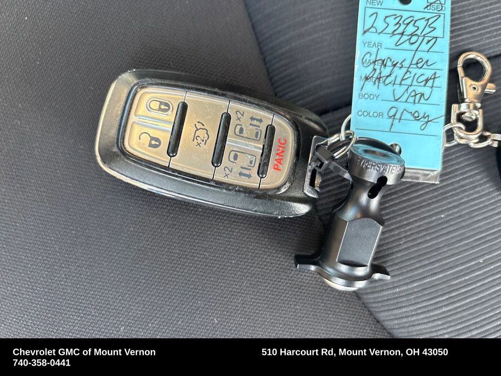 Used 2017 Chrysler Pacifica Touring image 29