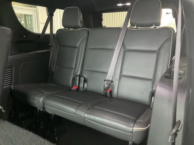 Used 2024 Chevrolet Suburban Premier image 17
