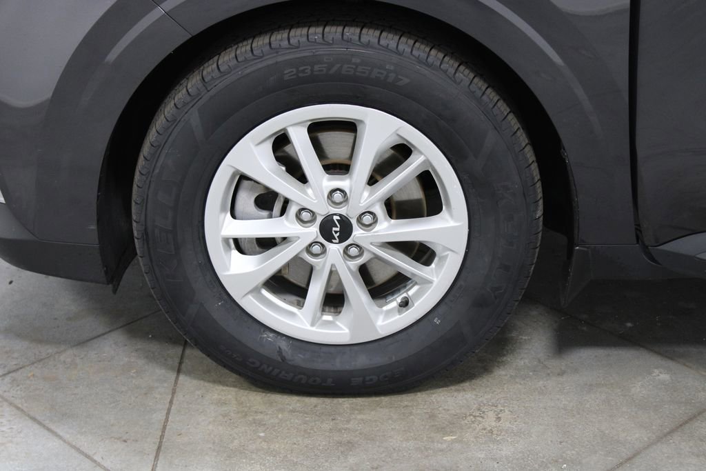 Used 2024 Kia Carnival LX image 18