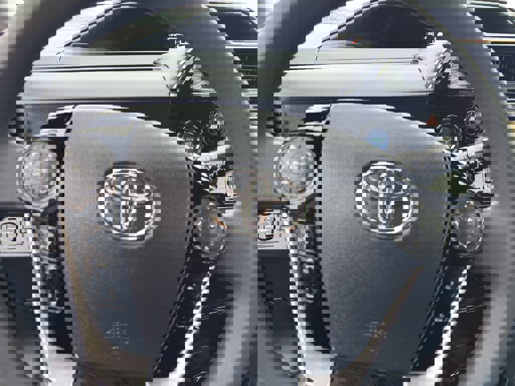 Used 2018 Toyota Prius C Three image 14