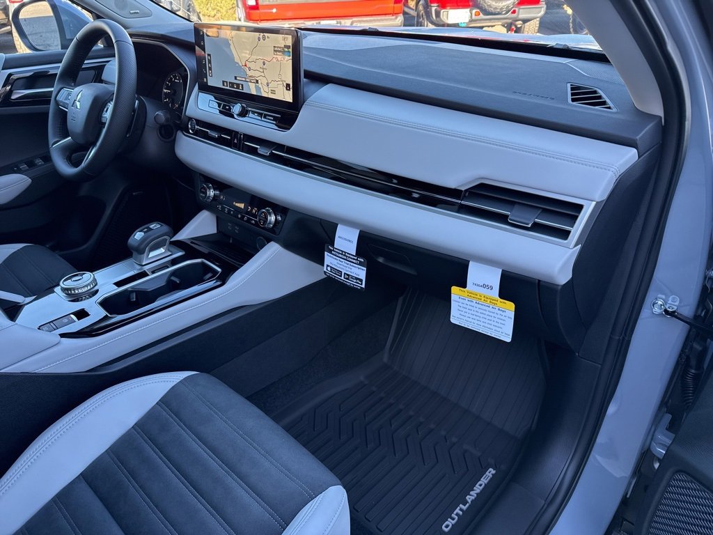 New 2025 Mitsubishi Outlander SE image 21