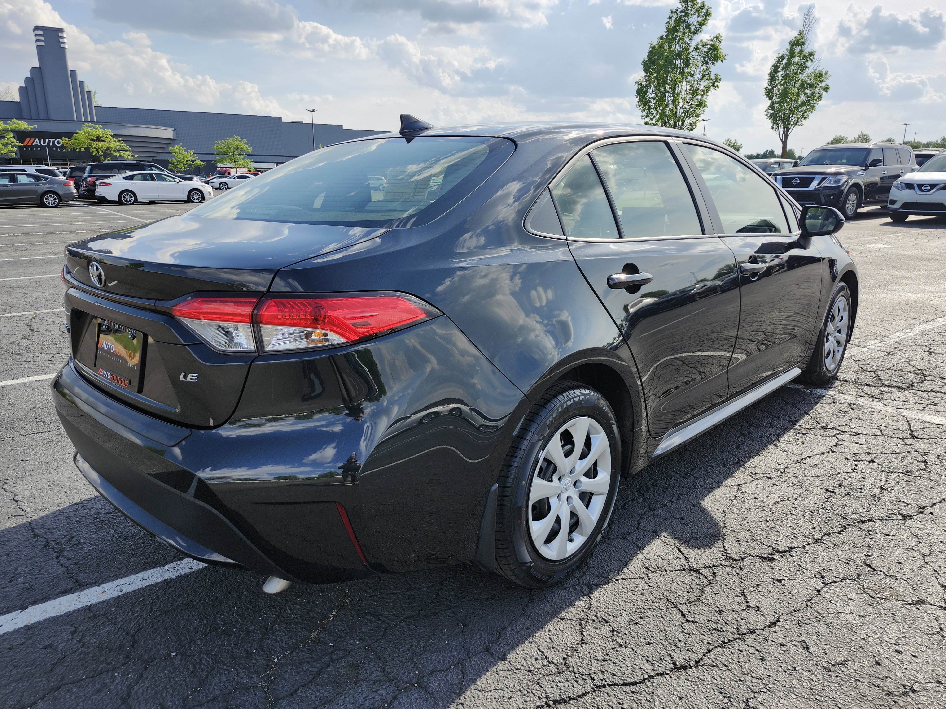 Used 2021 Toyota Corolla LE w/ Carpet Mat Package (TMS) FWD image 14