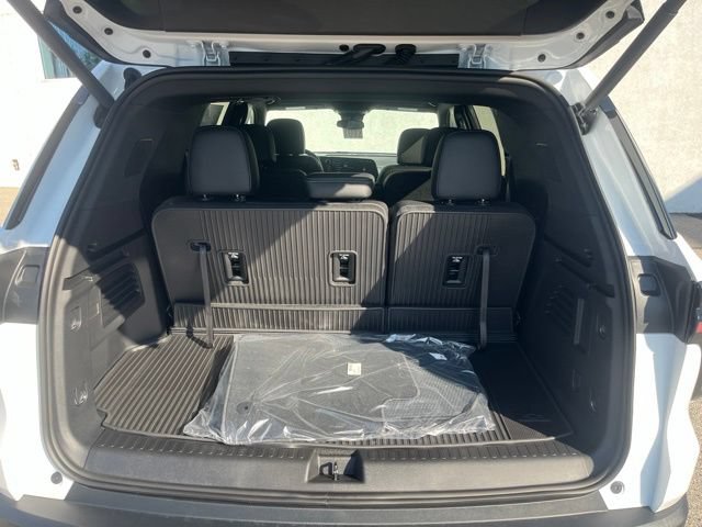 New 2027 Chevrolet Traverse LT w/ Sun and Wheel Package FWD image 12