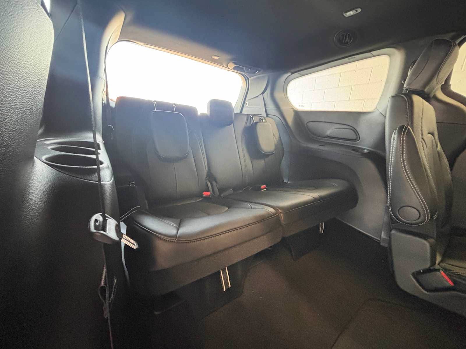 New 2027 Chrysler Pacifica Select FWD image 10