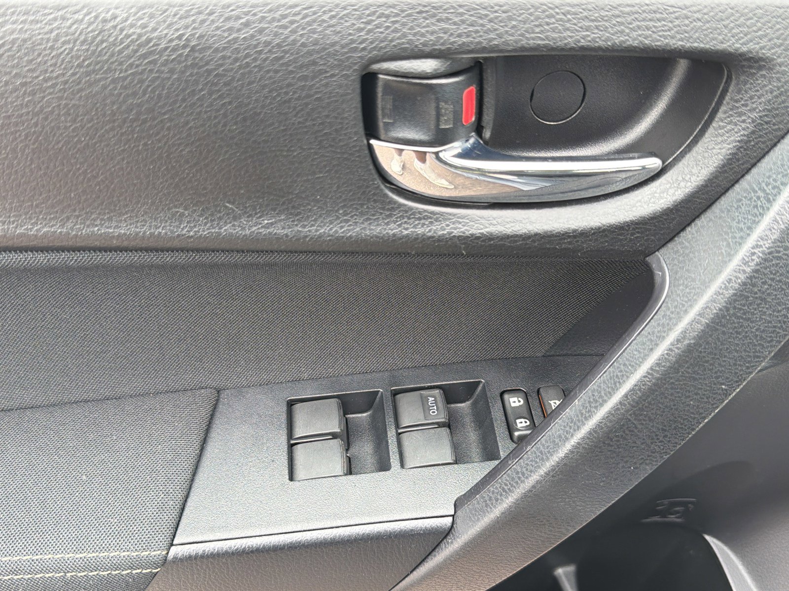 Used 2017 Toyota Corolla LE w/ Carpet Mat Package (TMS) FWD image 18