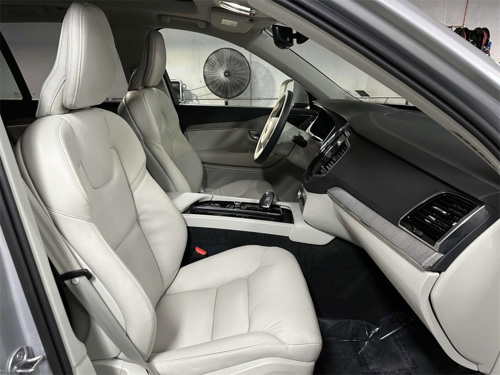 Used 2025 Volvo XC90 B5 Plus image 18