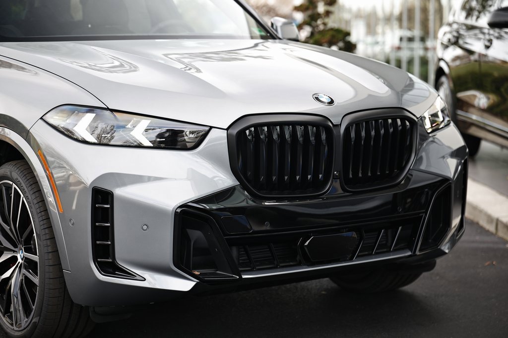 New 2026 BMW X5 xDrive40i w/ M Sport Package image 2
