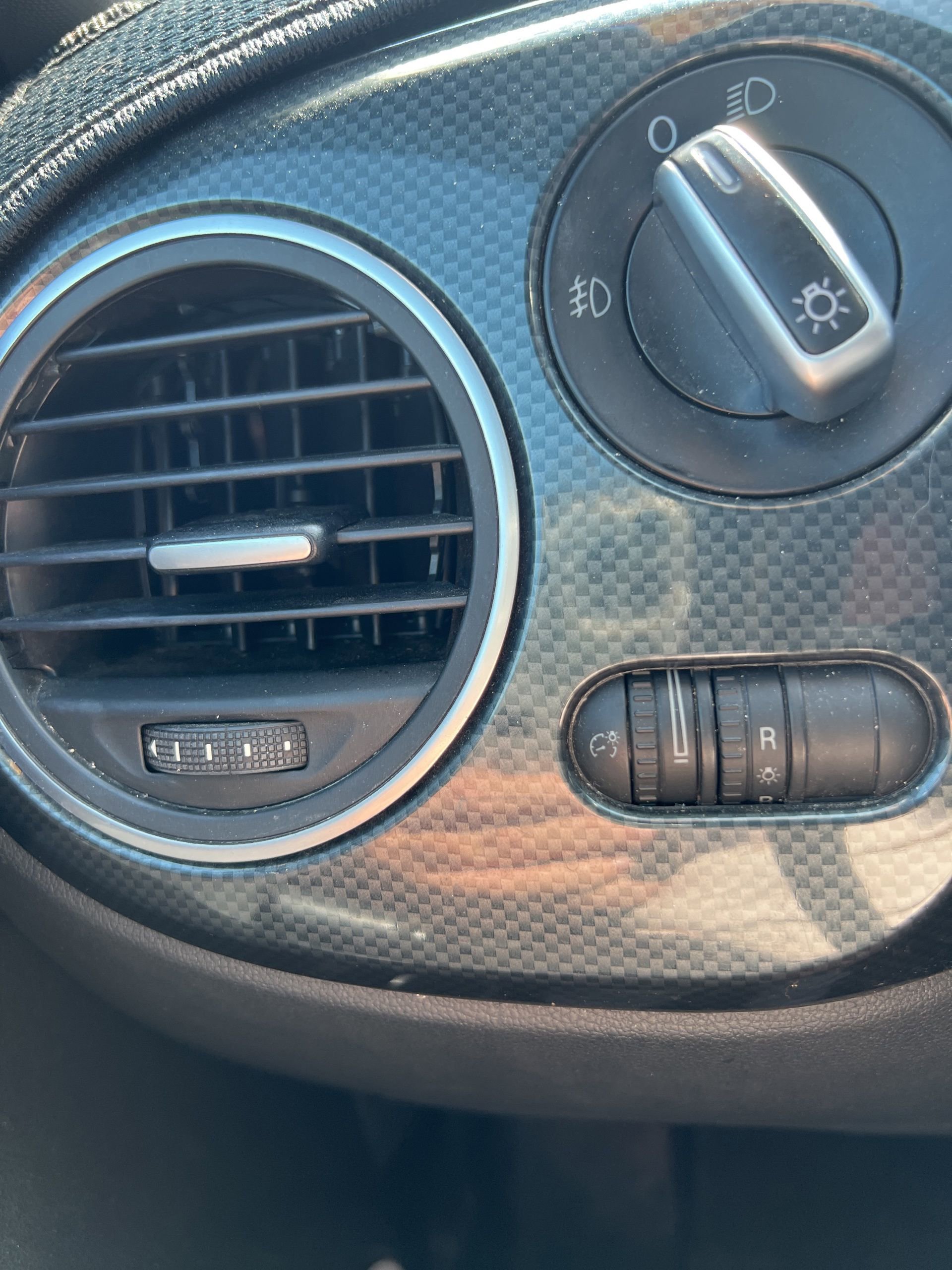 Used 2012 Volkswagen Beetle Turbo FWD image 16