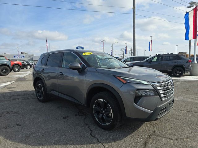 Used 2024 Nissan Rogue SV image 3