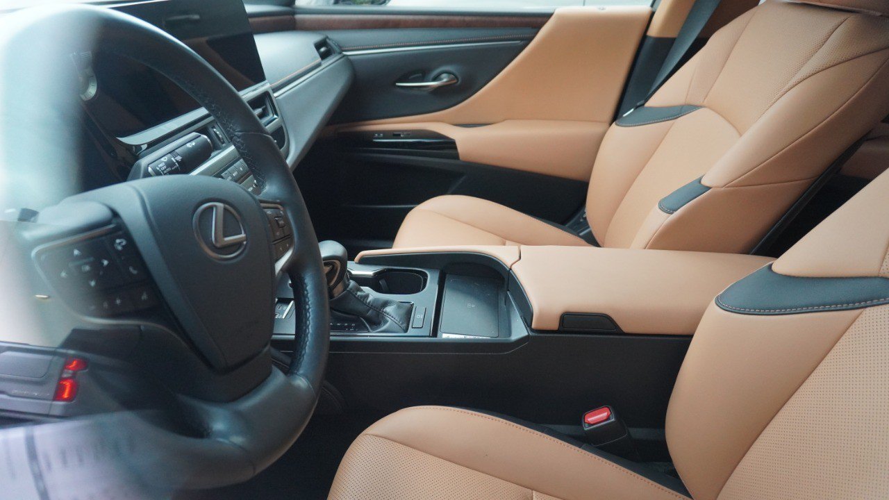 Certified 2024 Lexus ES 350 w/ Premium Package FWD image 8