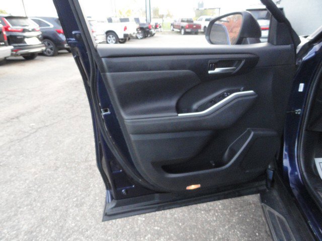 Used 2023 Toyota Highlander XLE image 14