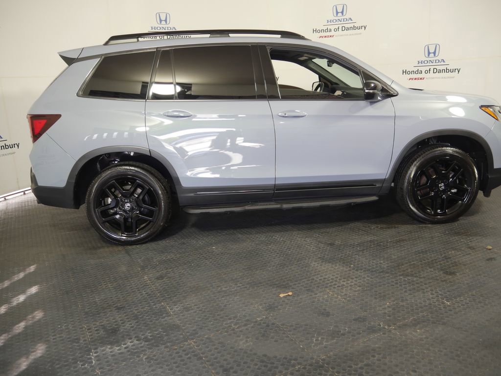 Used 2025 Honda Passport Black Edition image 3