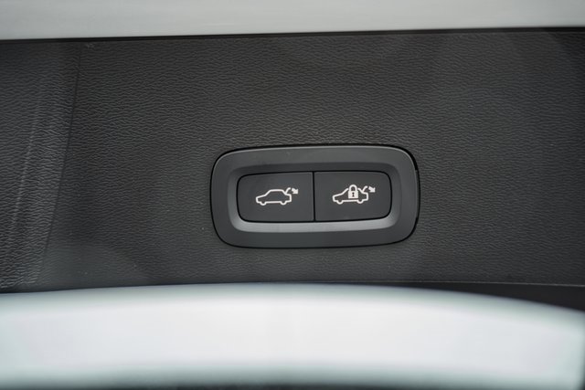 Certified 2025 Volvo XC40 B5 Core w/ Protection Package Premier image 13