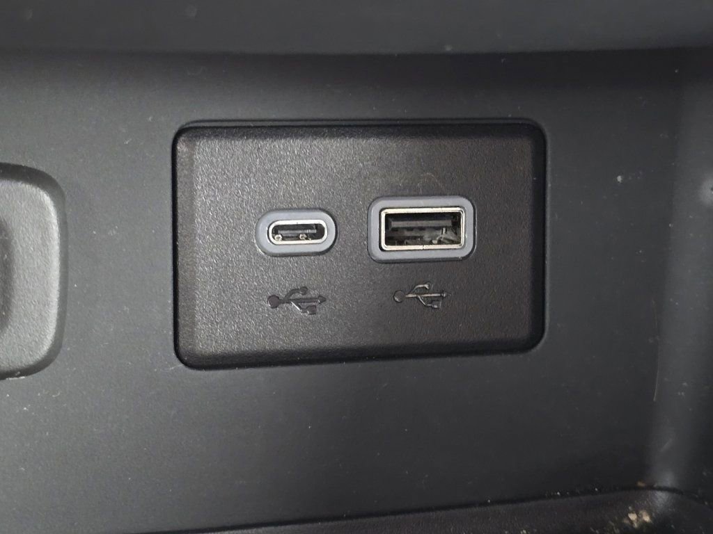 Used 2023 GMC Acadia SLE w/ Driver Convenience Package image 6