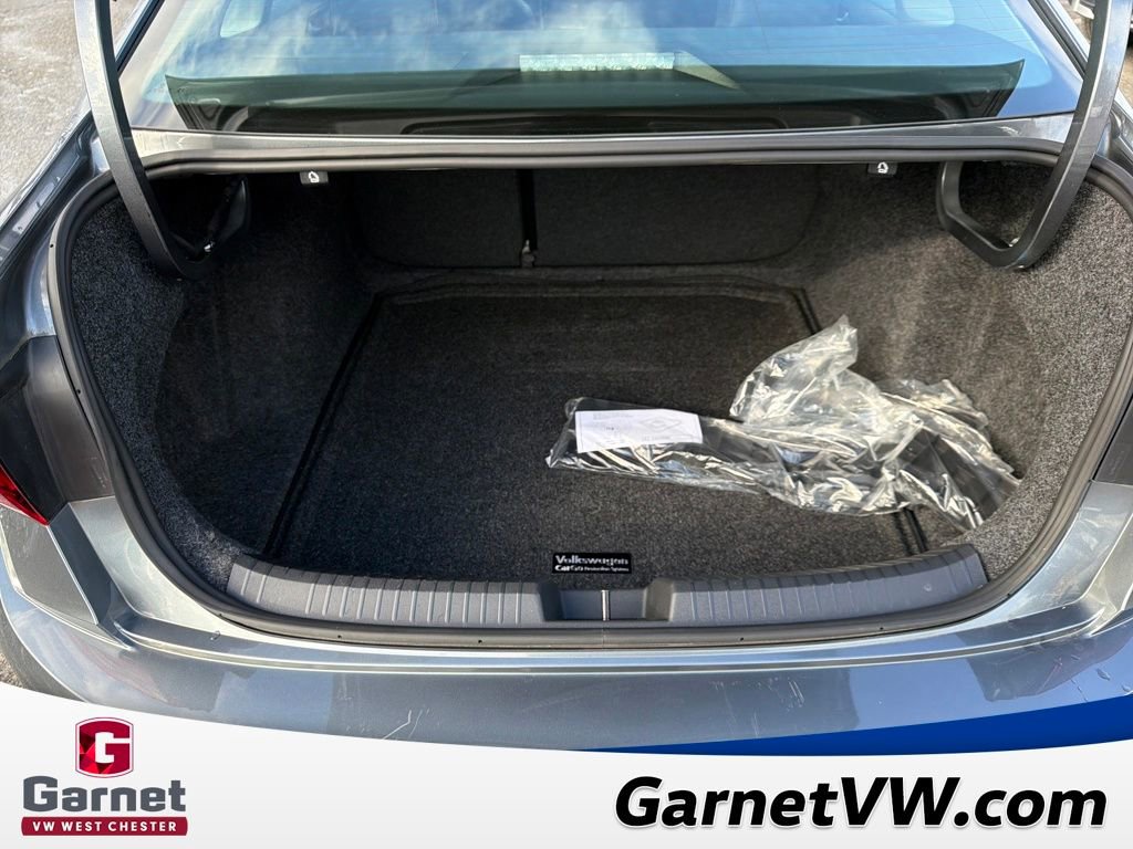 Certified 2025 Volkswagen Jetta SE image 23