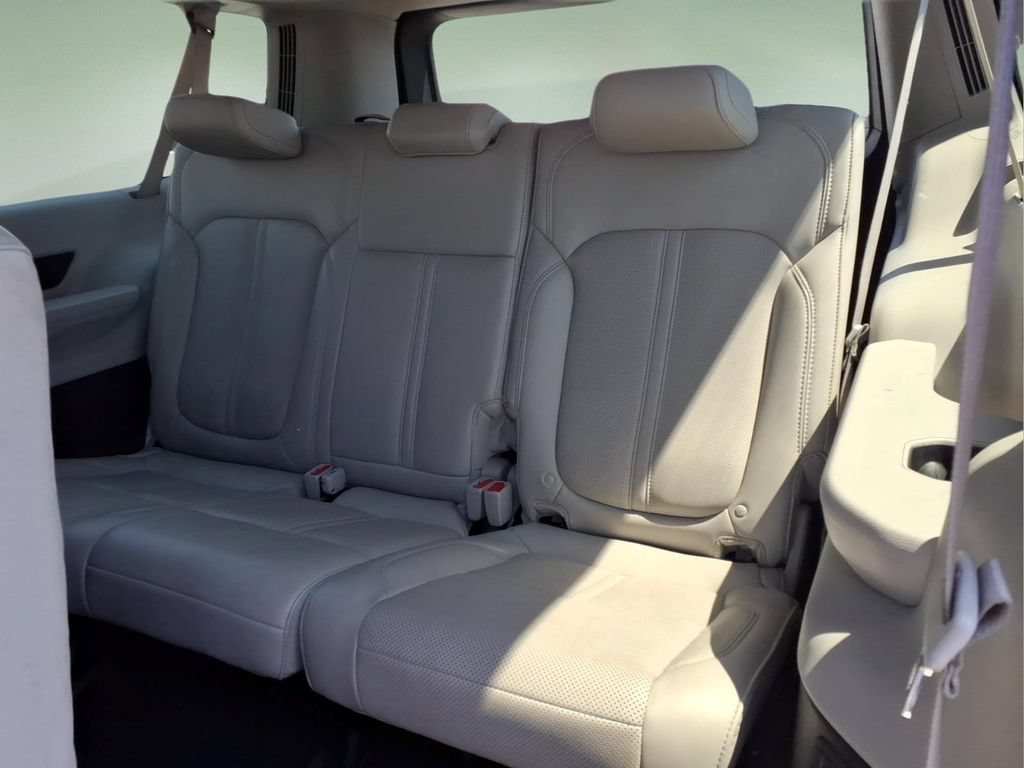 Used 2023 Jeep Wagoneer L Series II AWD/4WD image 7