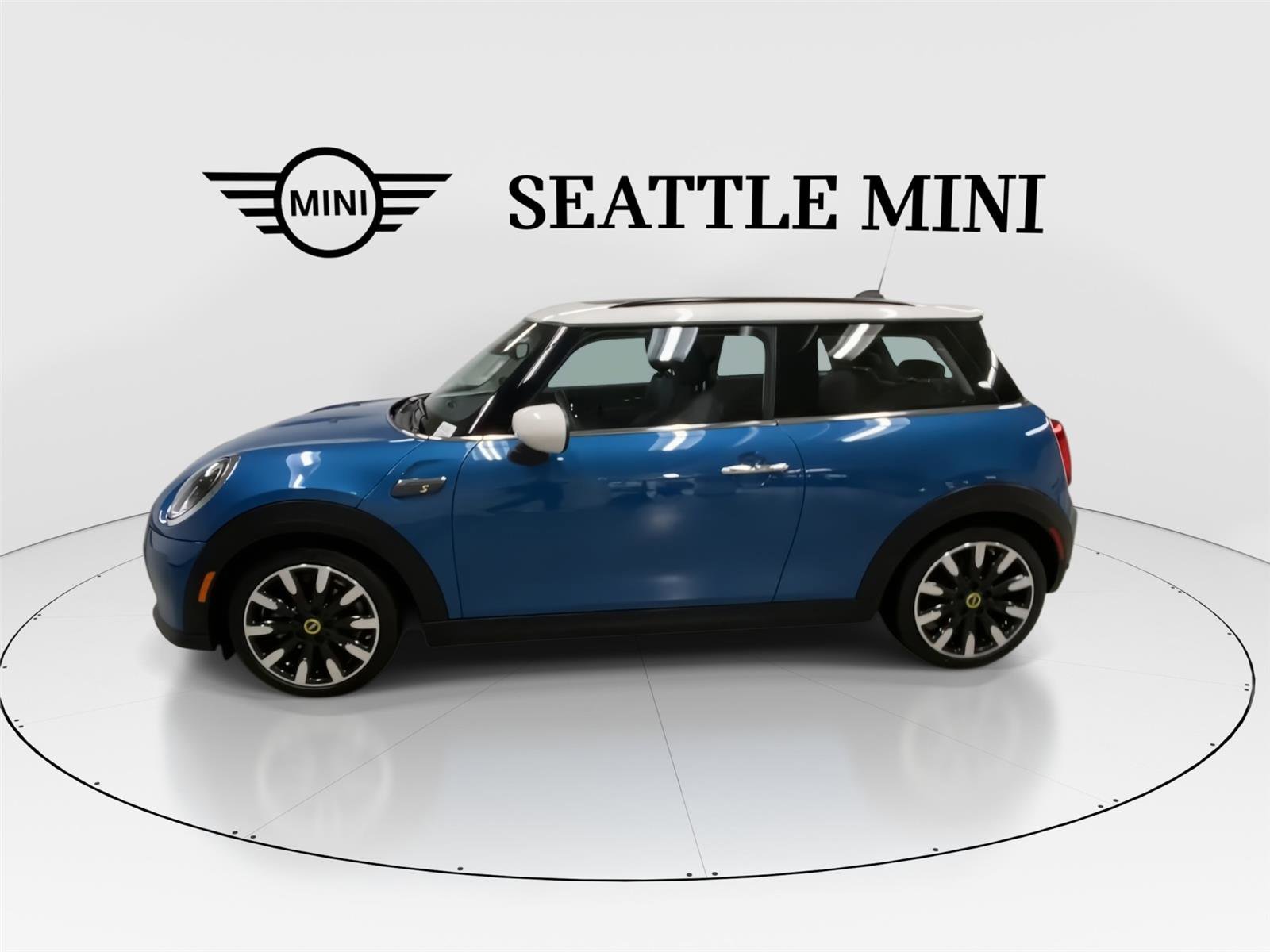 Certified 2023 MINI Cooper SE image 6