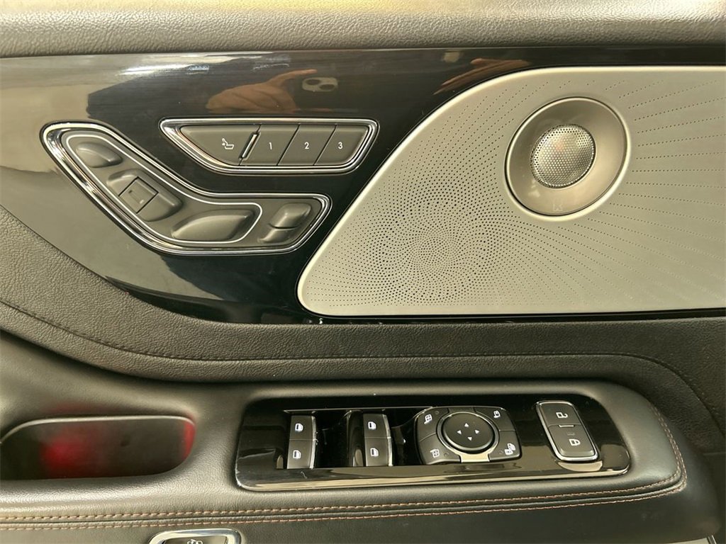 Used 2020 Lincoln Aviator Reserve w/ Equipment Group 202A image 10